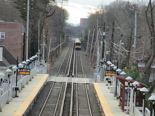 Litlle Neck Grade Crossing